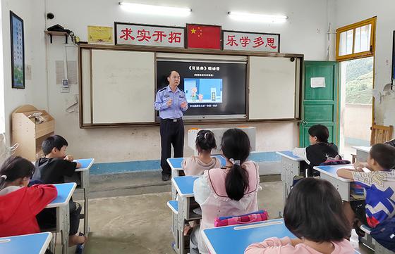 第二個(gè)民法典宣傳月 天津機場(chǎng)邊檢站“典”燃學(xué)法熱(圖1)